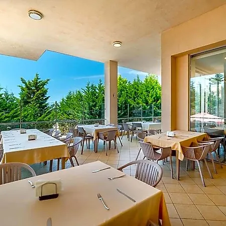 Sandy Bay Hotel 4*