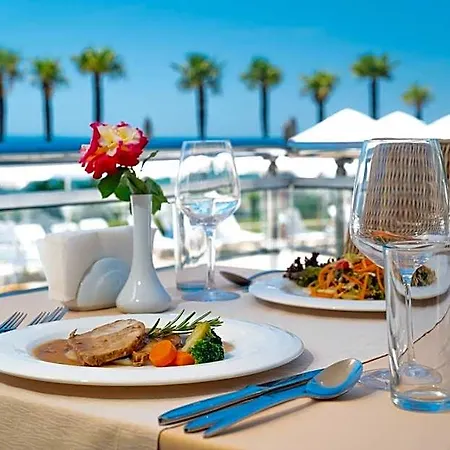 Sandy Bay Hotel